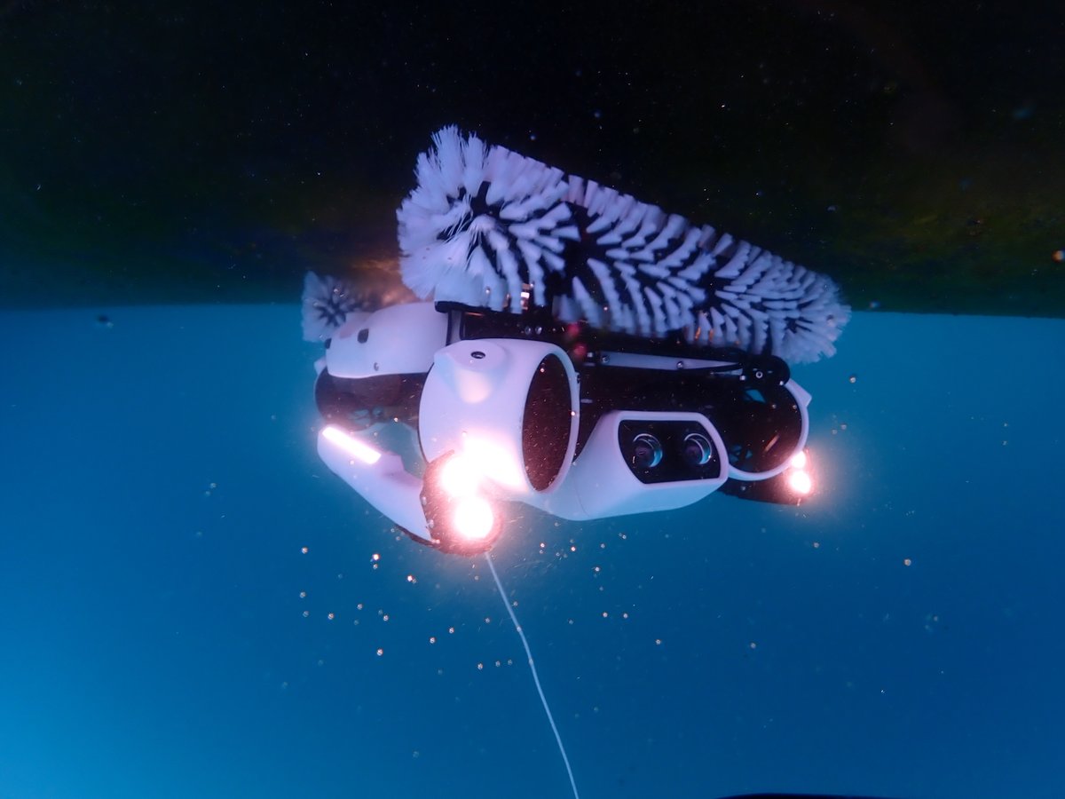 Hullbot underwater hull-cleaning robot